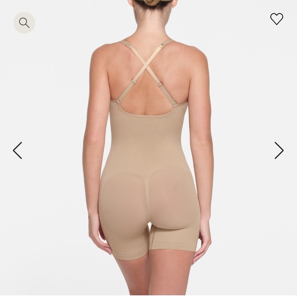 SKIMS Plunge Bodysuit - Picture 5 of 6